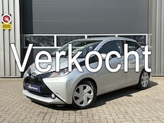 Toyota Aygo - 1.0 VVT-i x-play | Airco | Camera | Cruise Control | Scherm | Bluetooth | All Season | Int