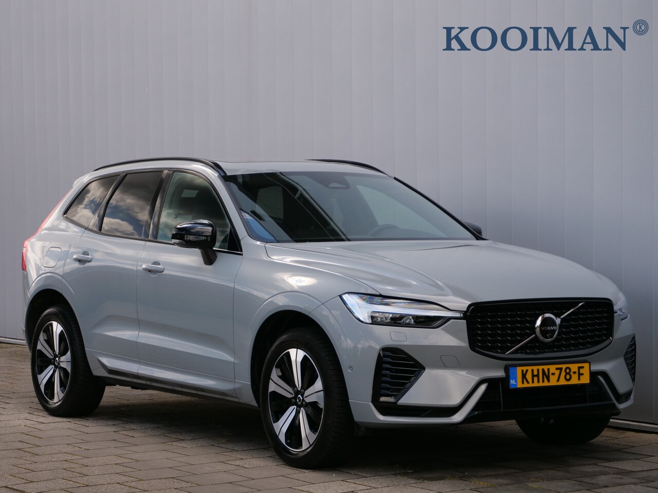 Volvo XC60 - 2.0 T6 Plug-in hybrid AWD Plus Dark 350 Pk Automaat Navi / DAB / Apple Carplay / Pano-dak - AutoWereld.nl