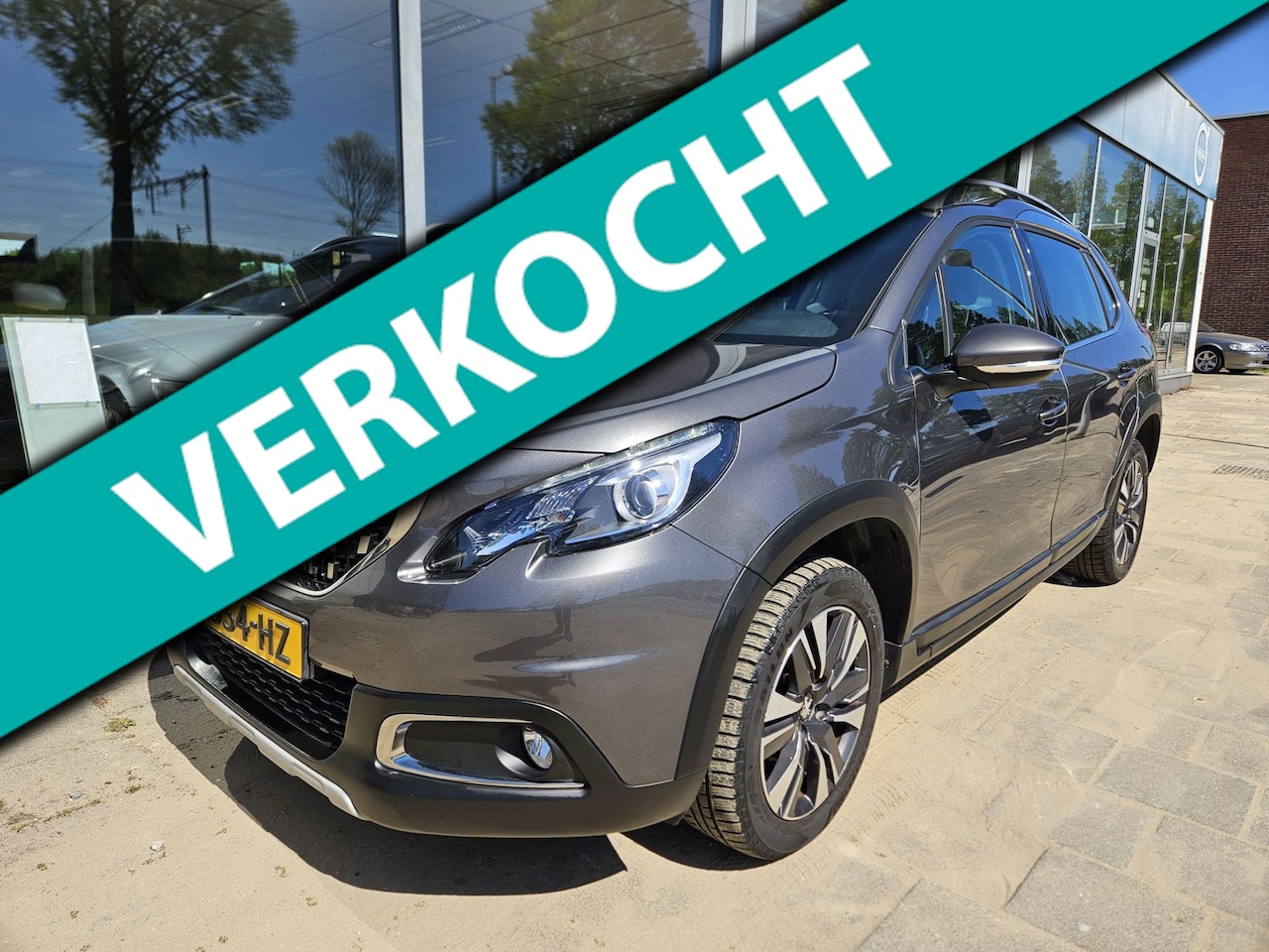 Peugeot 2008 - 1.2 PureTech Allure - Pano - Automaat - AutoWereld.nl