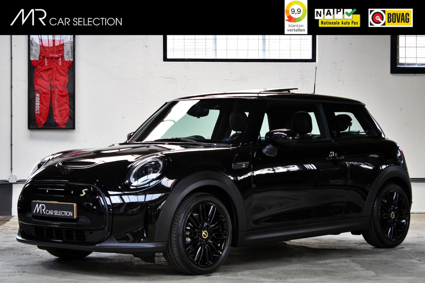 MINI Electric - MINI Yours 33 kWh | SOH 97% | Panoramadak | Leder | Stuurwielverwarming - AutoWereld.nl