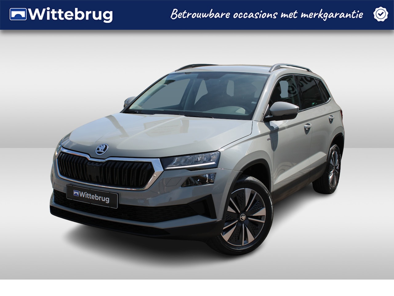 Skoda Karoq - 1.0 TSI 110pk Ambition TOUR / Navigatie by APP / LM 17 inch / Parkeersensoren A / LED / We - AutoWereld.nl