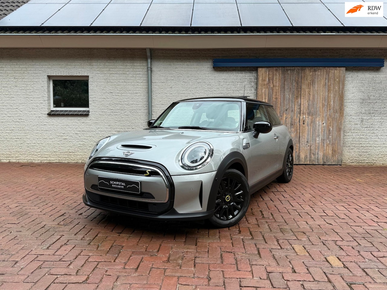 MINI Electric - Classic 33 kWh | PANO | Harman/Kardon | Stoelvw | Camera | 99% SoH - AutoWereld.nl