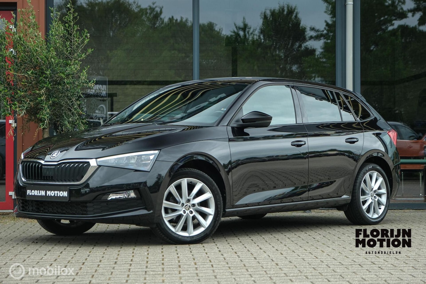 Skoda Scala - 1.0 TSI Sport Business | Pano | ACC | Trekhaak | Virtual dash| LED | Sfeerverlichting | DA - AutoWereld.nl