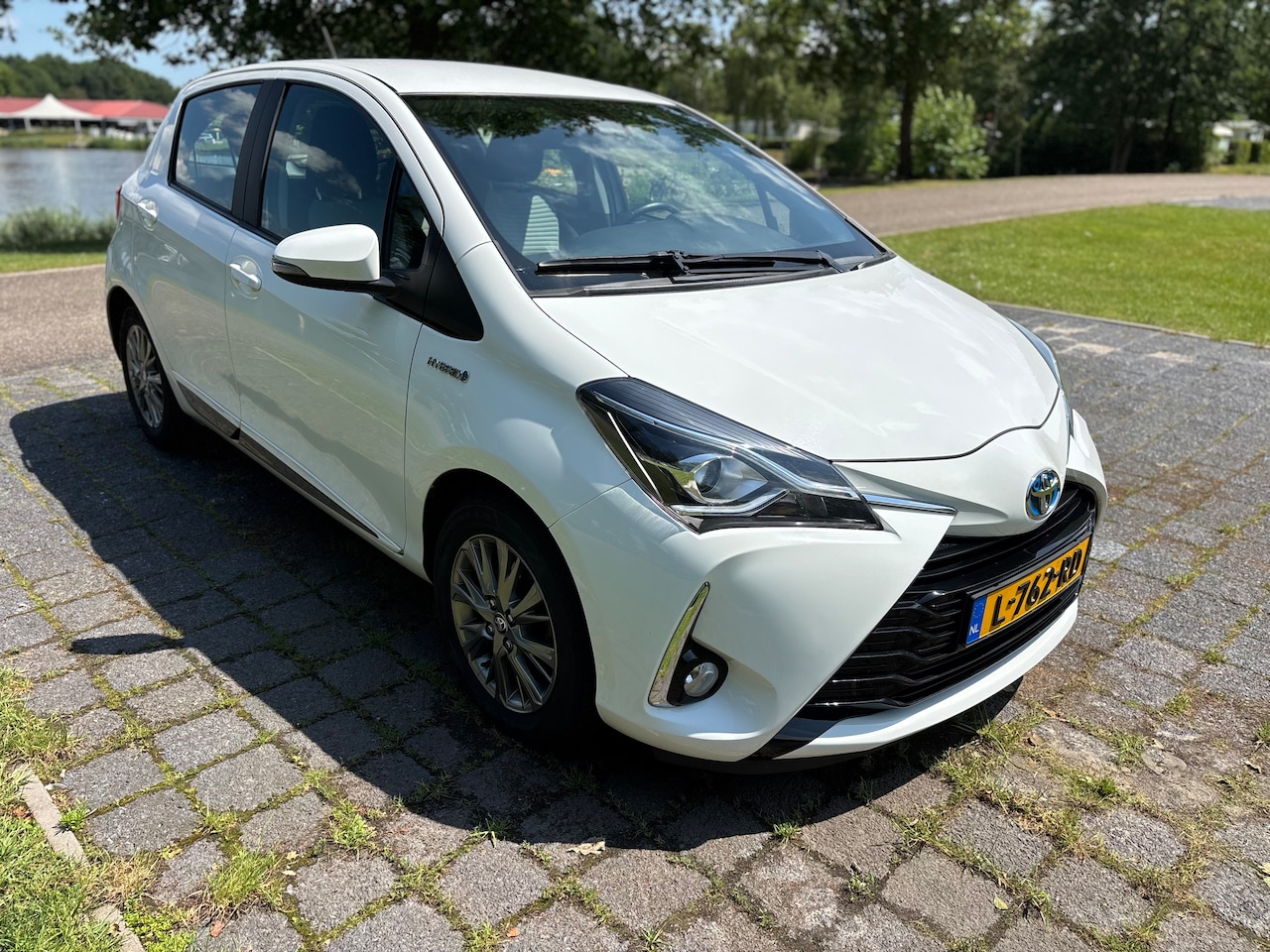 Toyota Yaris - 1.5 Hybrid Design Red - AutoWereld.nl