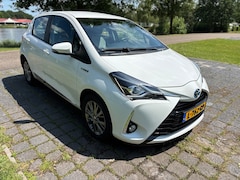 Toyota Yaris - 1.5 Hybrid Design Red
