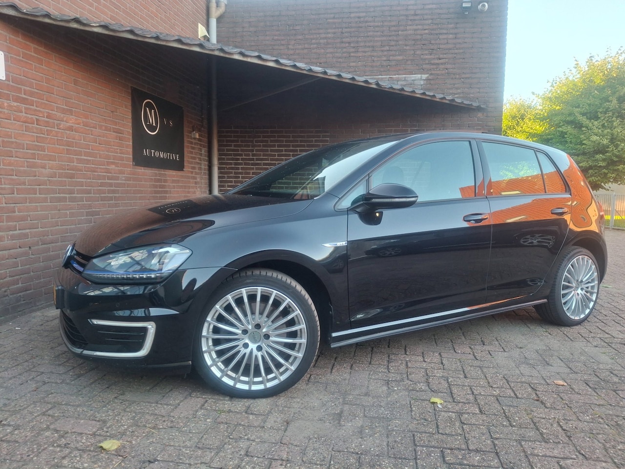 Volkswagen Golf - 1.4 TSI GTE Panoramadak / Lederen Bekleding / Trekhaak / Xenon / Stoelverwarming / - AutoWereld.nl
