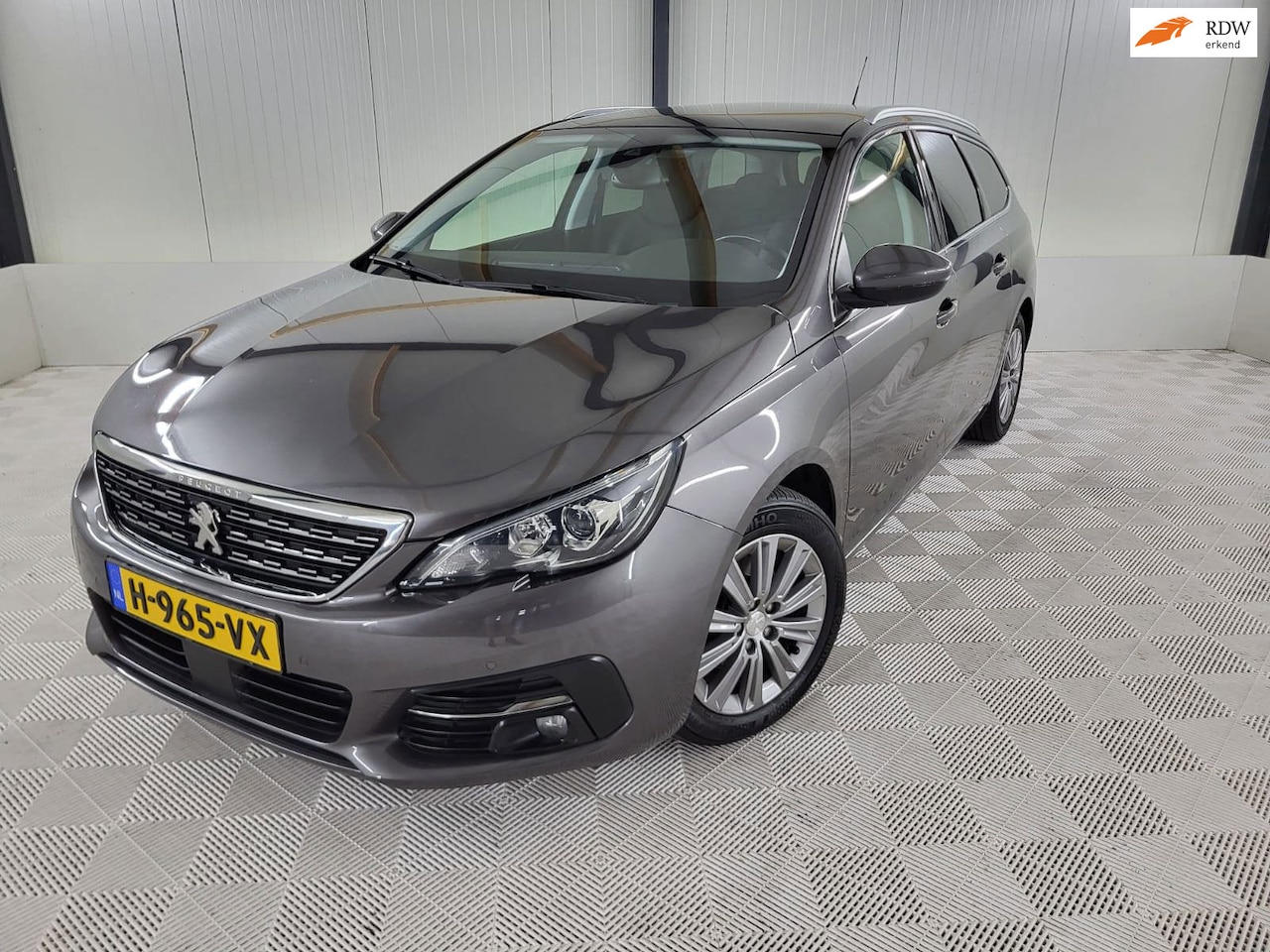 Peugeot 308 SW - 1.2 PureTech Blue Lease Premium 1.2 PureTech Blue Lease Premium, Panodak, Camera, Navigatie, Carplay - AutoWereld.nl