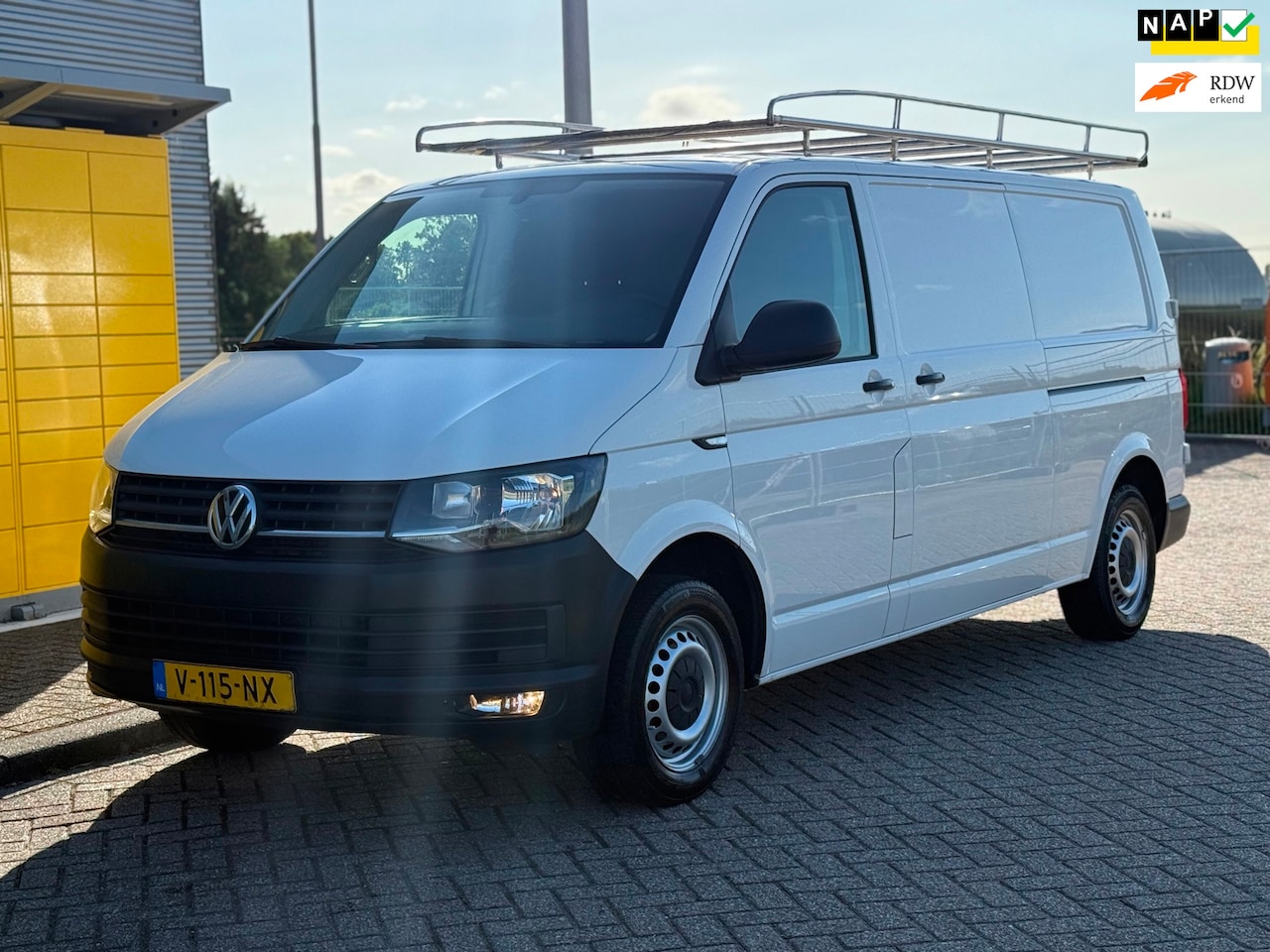 Volkswagen Transporter - 2.0 TDI L2H1 Comfortline Bj 2018 Euro6 PDC kasten+Imperial - AutoWereld.nl