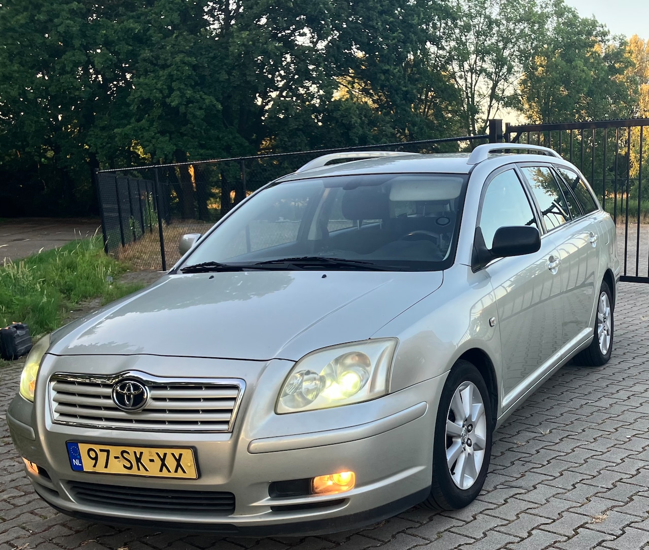 Toyota Avensis Wagon - 1.8 VVTi Linea Luna Airco - APK nieuw! - AutoWereld.nl