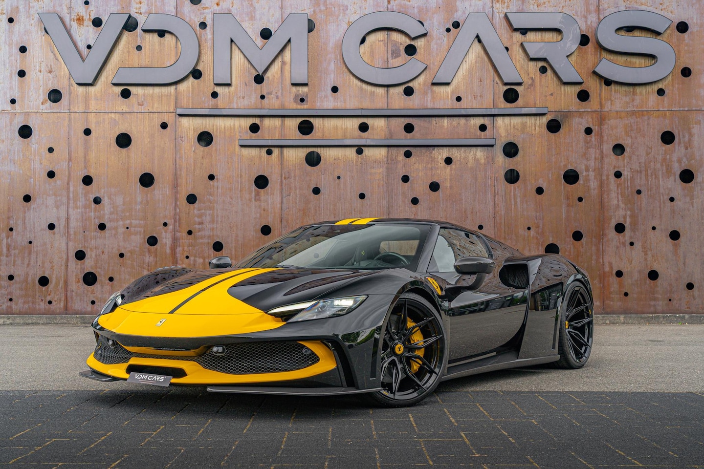 Ferrari 296 GTB - 3.0 V6 N-LARGO | Assetto Fiorano | 1 OF 15 | Full Carbon | Painted Shields | CarPlay | Ele - AutoWereld.nl