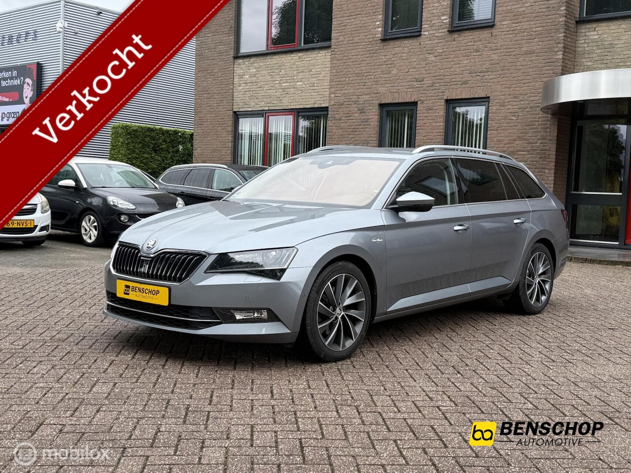 Skoda Superb Combi - 1.8 TSI Laurin & Klement Leer Navi Carplay Camera Memory ACC LED - AutoWereld.nl