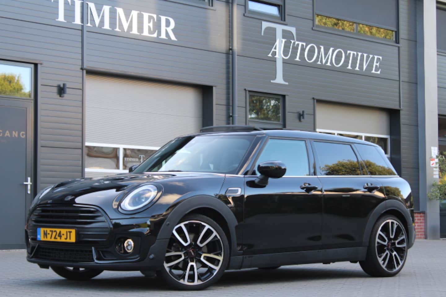 MINI Clubman - 1.5 Cooper John Cooper Works pakket binnen - buiten - Panoramadak - Head-up Adaptieve Crui - AutoWereld.nl