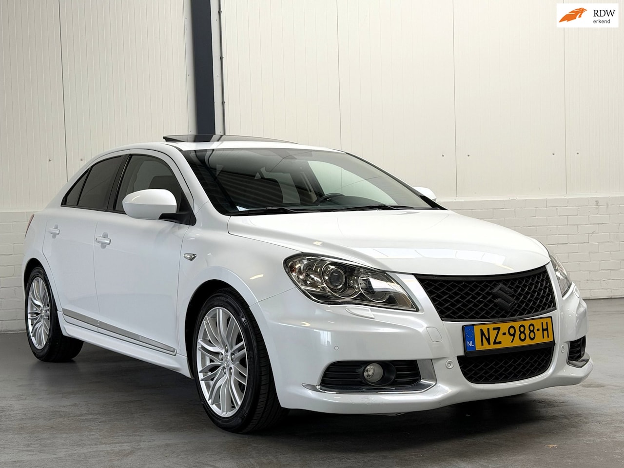Suzuki Kizashi - 2.4 Sport 4WD|Alle opties|Goed onderhouden - AutoWereld.nl