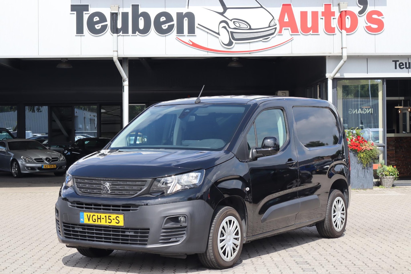 Peugeot Partner - 1.5 BlueHDI Premium Automaat, Navigatie, Apple Carplay, Rechter zijdeur, 2 achterdeuren, C - AutoWereld.nl