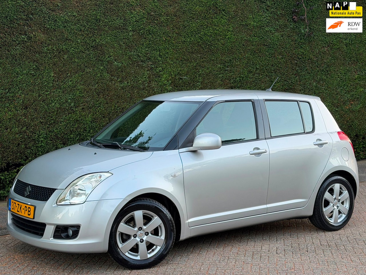 Suzuki Swift - 1.3 AIRCO IJSKOUD/RIJDT SUPER/5DEURS/LAGE KM!!! - AutoWereld.nl