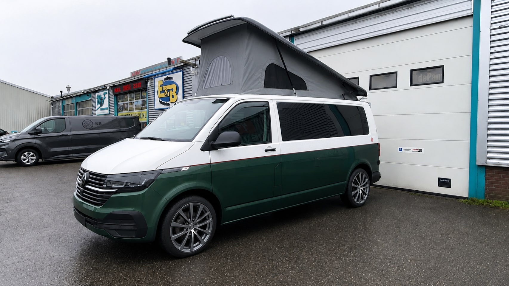 Volkswagen Transporter - 2.0 TDI L2H1 28 In aanbouw! VW Transporter T6.1 Camper bj.2022 / 24.899km - AutoWereld.nl