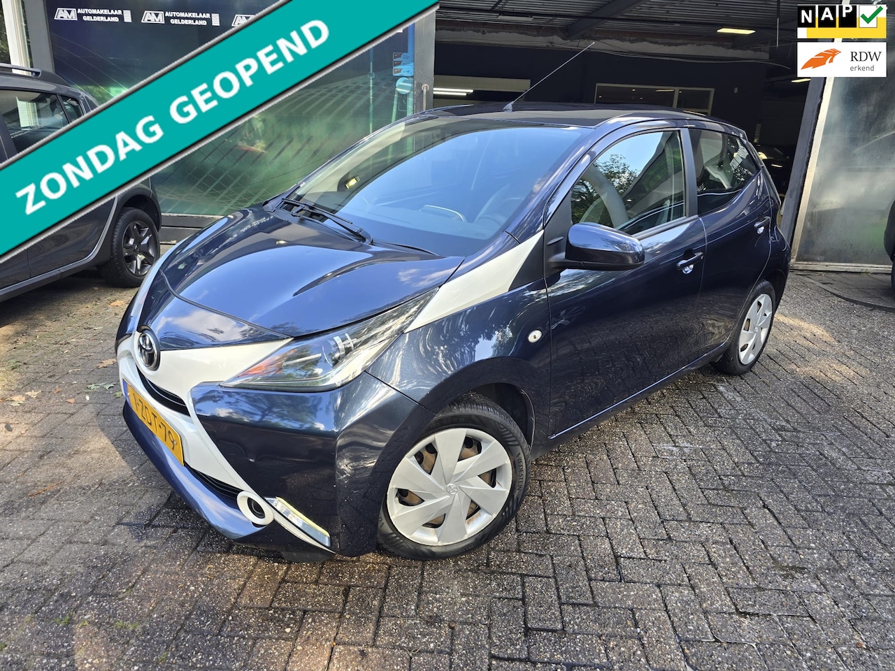 Toyota Aygo - 1.0 VVT-i x-play | 2E EIGENAAR | 12MND GARANTIE | AIRCO | LMV | NW APK | - AutoWereld.nl