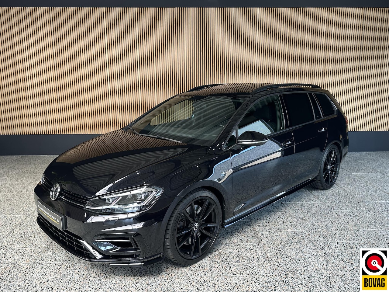 Volkswagen Golf - 2.0 TSI 4Motion R 300 PK Schuif/kantel dak | Carplay | Camera | Trekhaak - AutoWereld.nl