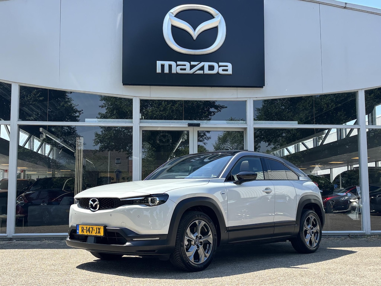 Mazda MX-30 - e-SkyActiv EV 145 Makoto 36 kWh 1e Eig., NL-Auto, Deasler Onderh., Schuifdak, Navigatie, A - AutoWereld.nl