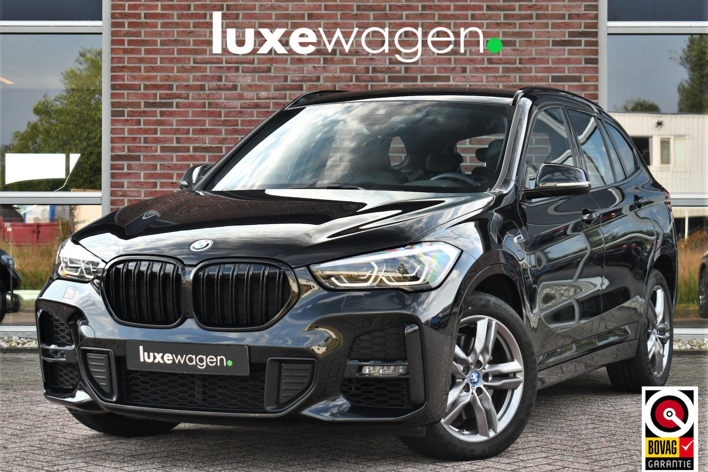 BMW X1 - xDrive25e 220pk M-Sport Leder Stuurverw LED El-klep DAB BTW-auto! - AutoWereld.nl