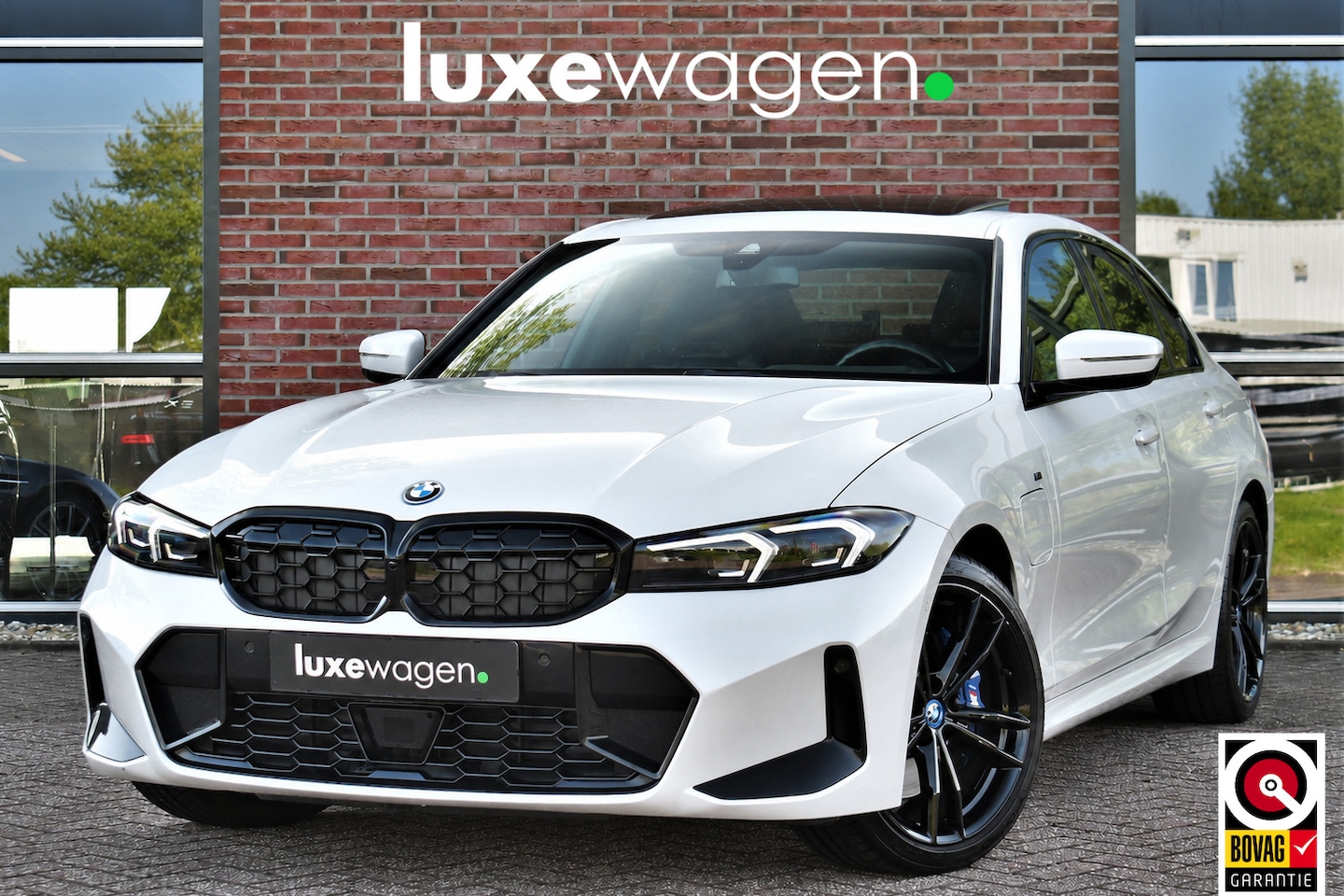 BMW 3-serie - 330e xDrive M-Sport Pro Pano M-zetels ACC HUD 19inch El-klep - AutoWereld.nl