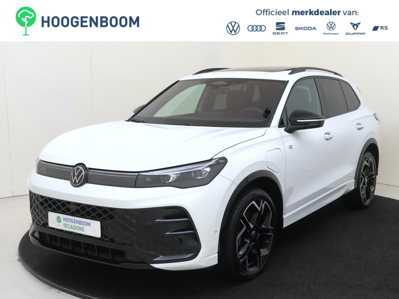 Volkswagen Tiguan - 1.5 eHybrid R-Line Edition | SoH 99% | Panoramadak | Lederen bekleding ‘Varenna’ | Trekhaa - AutoWereld.nl