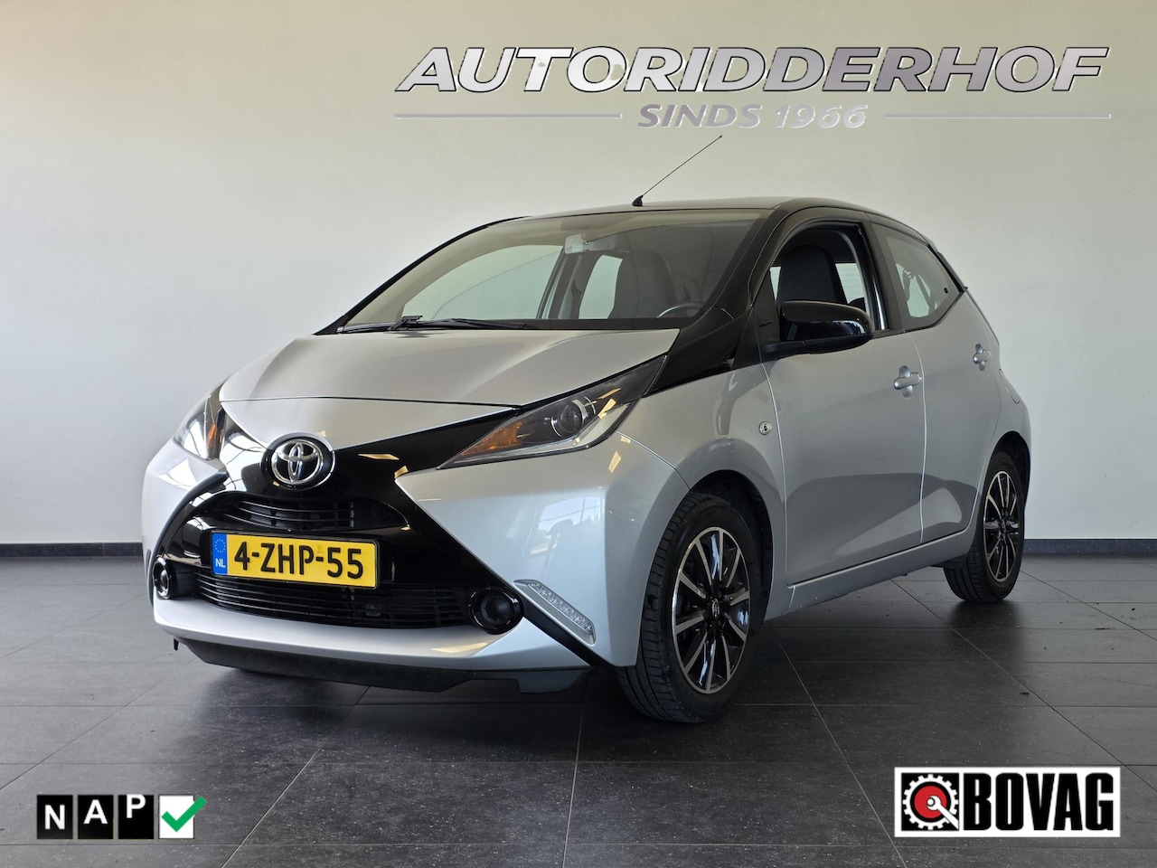 Toyota Aygo - 1.0 VVT-i x-play | NL-auto | Camera | Bluetooth | Airco | - AutoWereld.nl