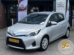 Toyota Yaris - 1.5 HYBRID ASPIRATION CAMERA CRUISE CLIMATE CONTOLE NL-AUTO NAVI 4-SEIZOEN