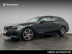 BMW i5 Touring - eDrive40 M Sport Edition 84 kWh | Trekhaak | Harman Kardon | Panoramadak | Driving Assista