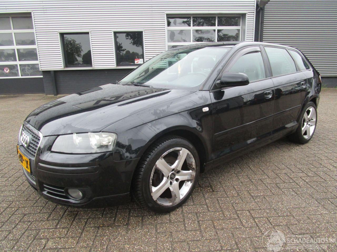Audi A3 Sportback - 1.6 FSI Attraction 1.6 FSI Attraction - AutoWereld.nl
