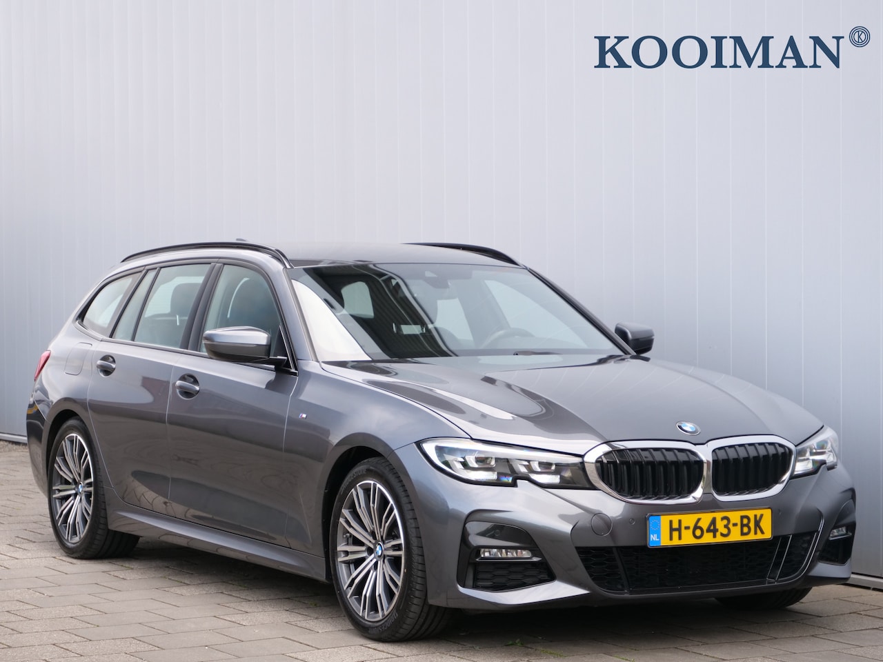 BMW 3-serie Touring - 320i Executive Edition 184 Pk Automaat M-pakket / Navi / Apple Carplay / Trekhaak - AutoWereld.nl