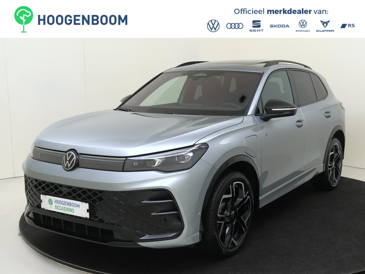 Volkswagen Tiguan - 1.5 eHybrid R-Line Edition | SoH 100% | Panoramadak | Trekhaak | Black Style | 360 camera - AutoWereld.nl