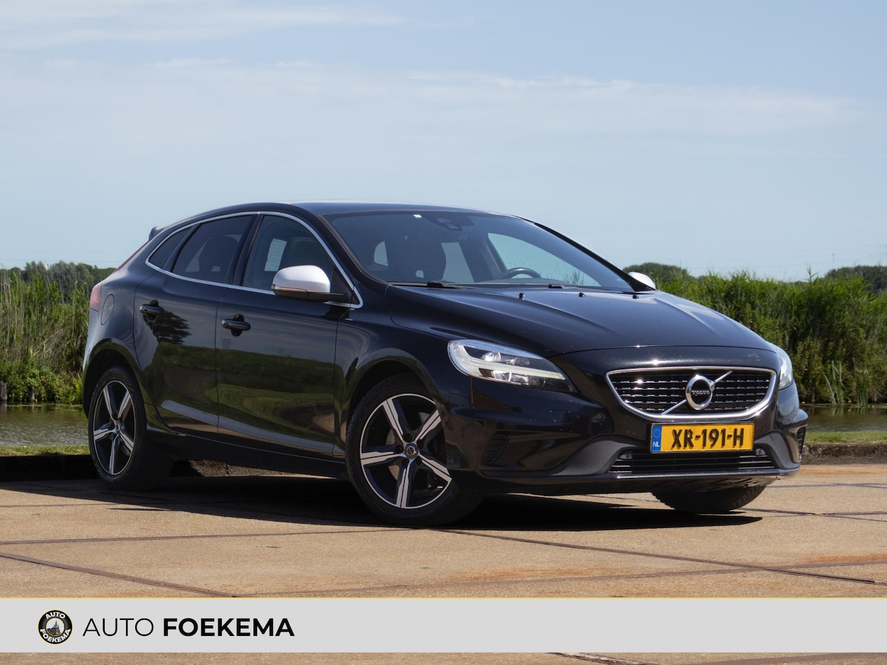 Volvo V40 - 1.5 T3 Polar+ Sport R-Design LED Pano 18" - AutoWereld.nl