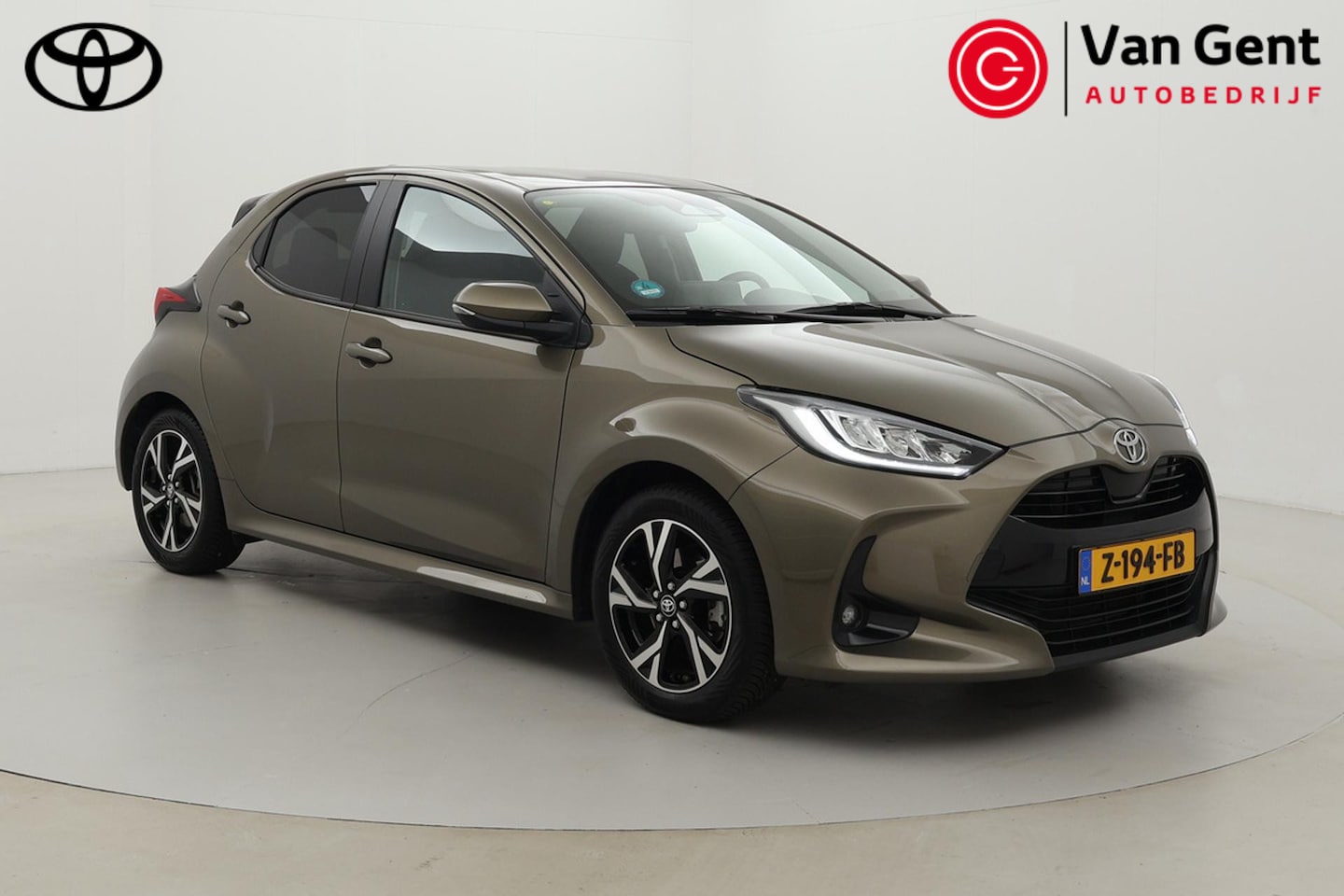 Toyota Yaris - 1.5 Hybrid 115 First Edition | Trekhaak | Apple Carplay / Android Auto | Keyless | Adaptiv - AutoWereld.nl