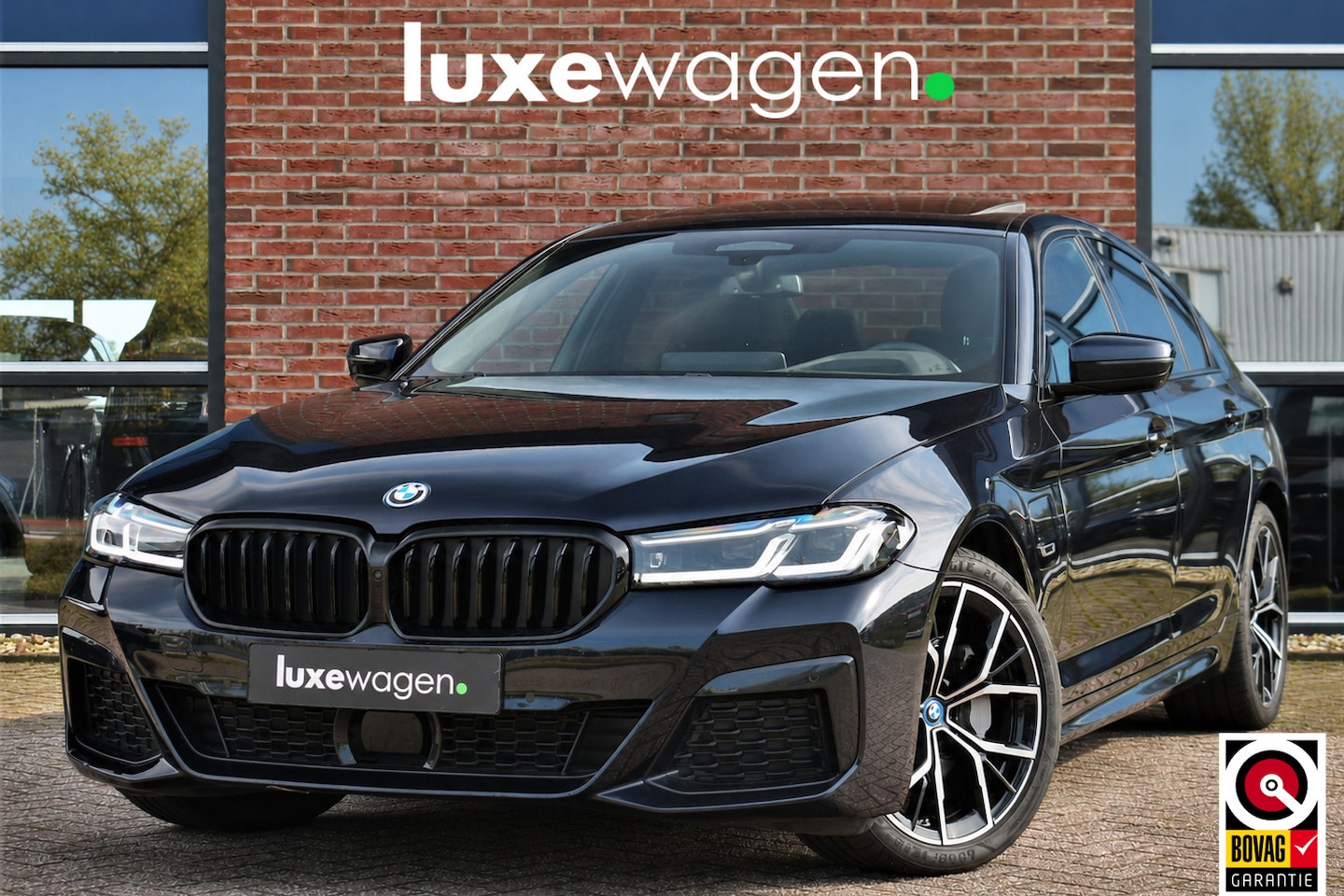 BMW 5-serie - 530e M-Sport Pano Trekh ACC HUD 360 Laser El-Klep - AutoWereld.nl