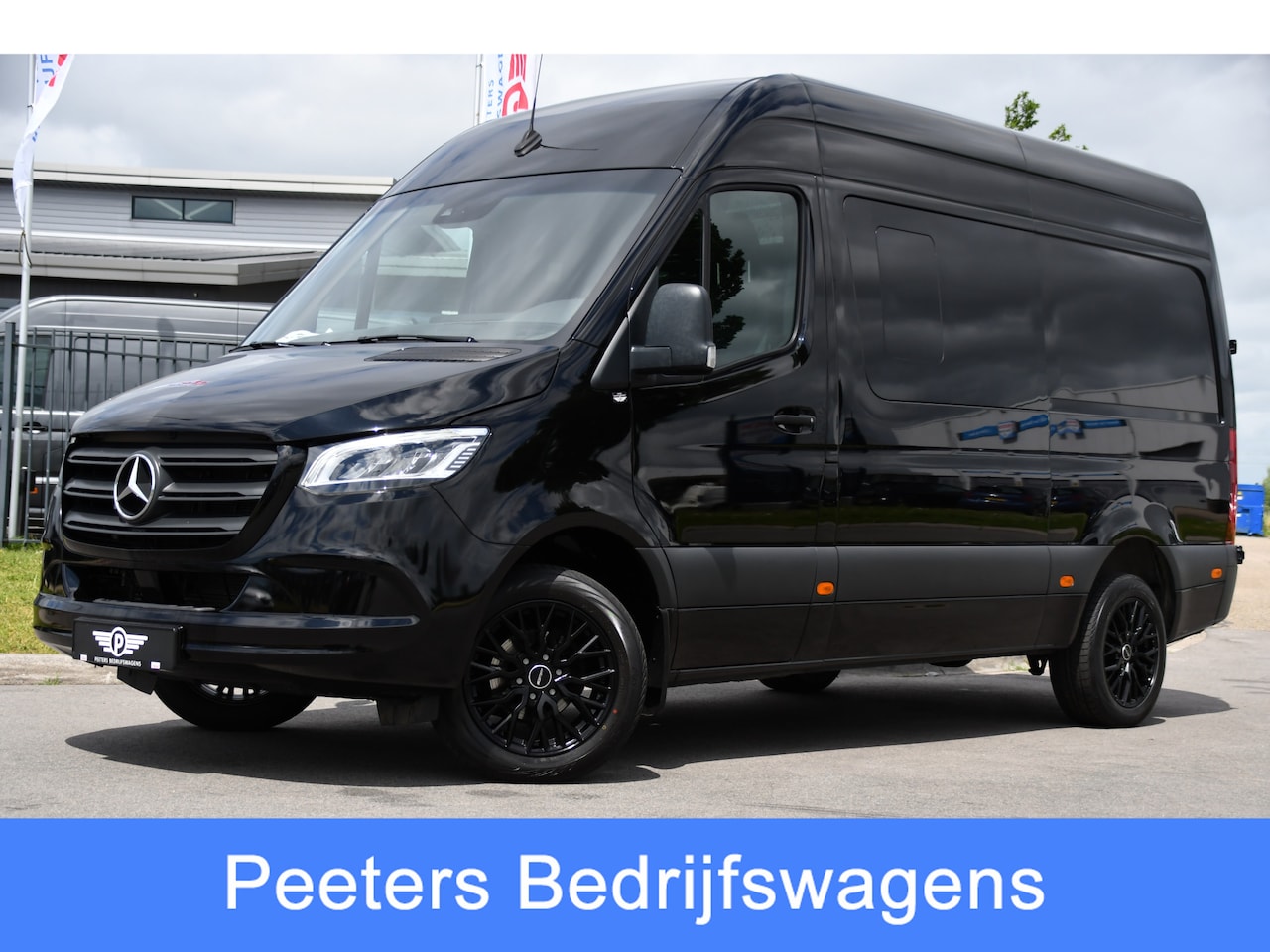 Mercedes-Benz Sprinter - 319 3.0 CDI L2H2 DC Black Edition MARGE! Adaptieve Cruise, Camera, LED, Carplay, Standkach - AutoWereld.nl