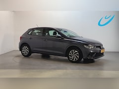 Volkswagen Polo - 1.0 TSI Life Business Parkeersensoren Stoelverwarming Navigatie DAB+ App-Connect
