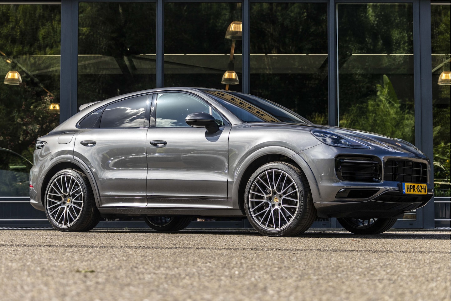 Porsche Cayenne Coupé - 3.0 E-Hybrid Sport Chrono / HUD/ Pano - AutoWereld.nl