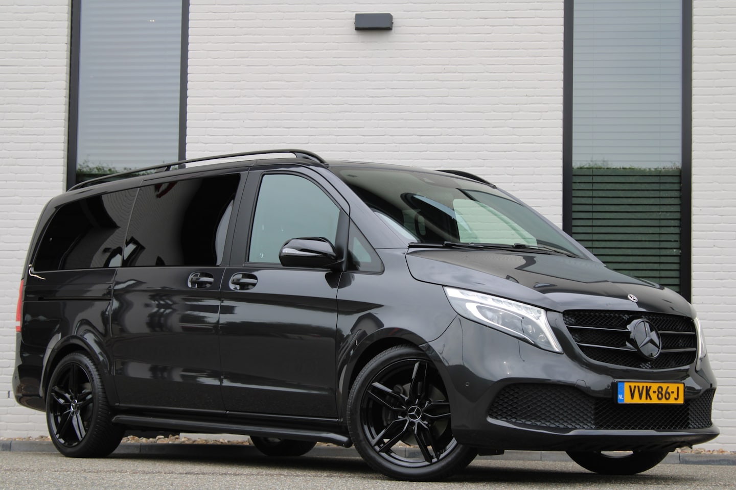 Mercedes-Benz V-klasse - 250d Aut / Lang / DC / 2x Elec Schuifdeur / Nightpakket / Leer / Camera / NIEUWSTAAT - AutoWereld.nl