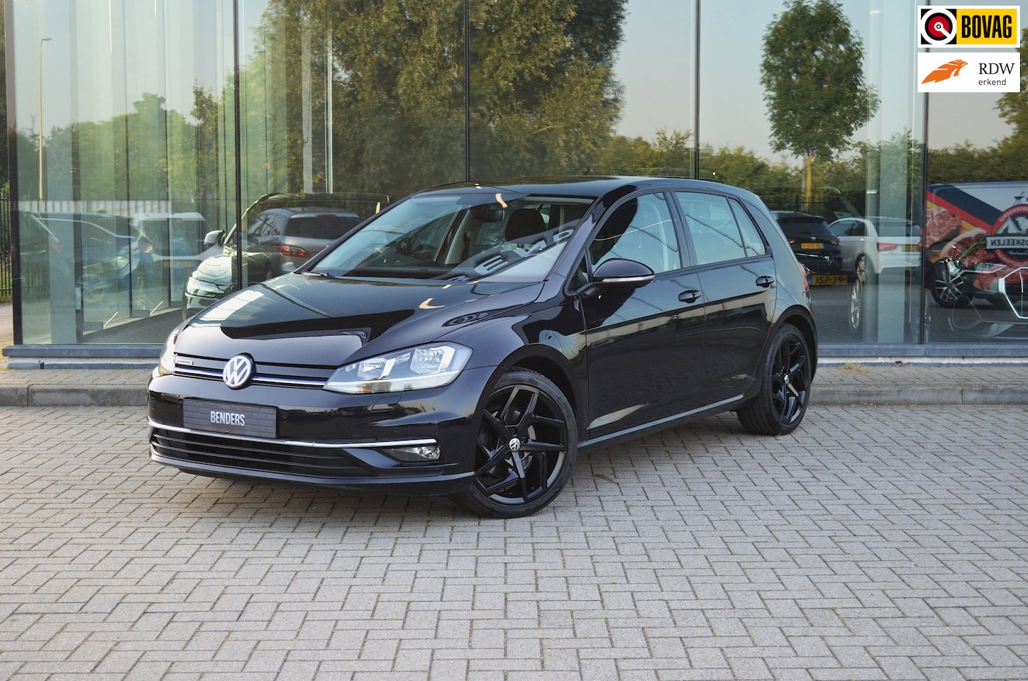 Volkswagen Golf - 1.5 TSI Highline | Carplay | Automaat | Cruise | PDC | Clima - AutoWereld.nl