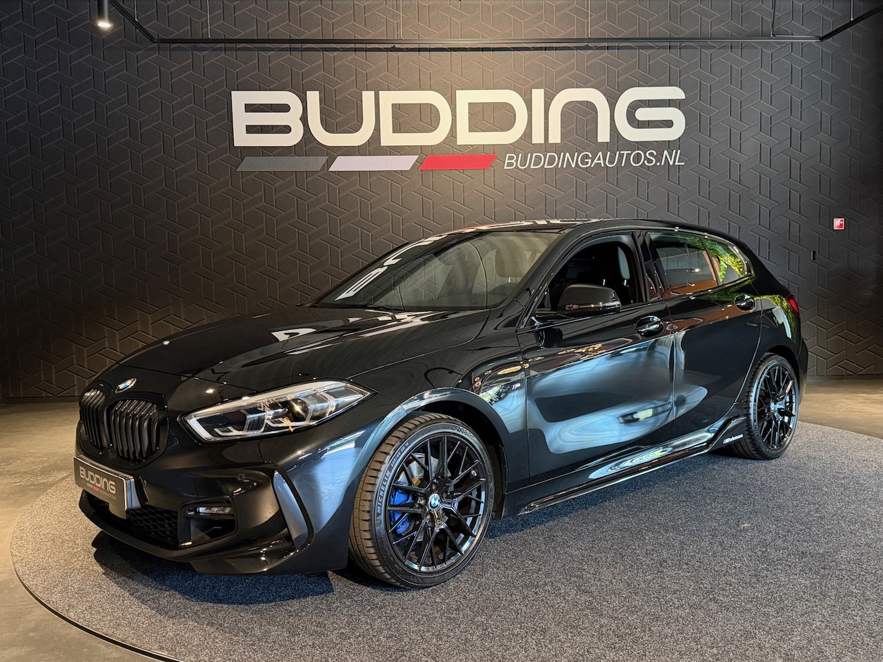 BMW 1-serie - 118i High Exe ED | M-sport | Carplay | Leder - AutoWereld.nl