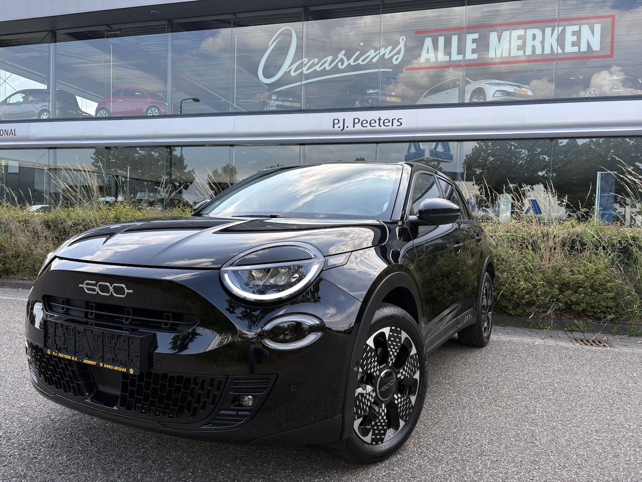 Fiat 600e - La prima 54 Kwh Achteruitrijcamera - Apple carplay - Navigatie - Cruise control - Stoelver - AutoWereld.nl