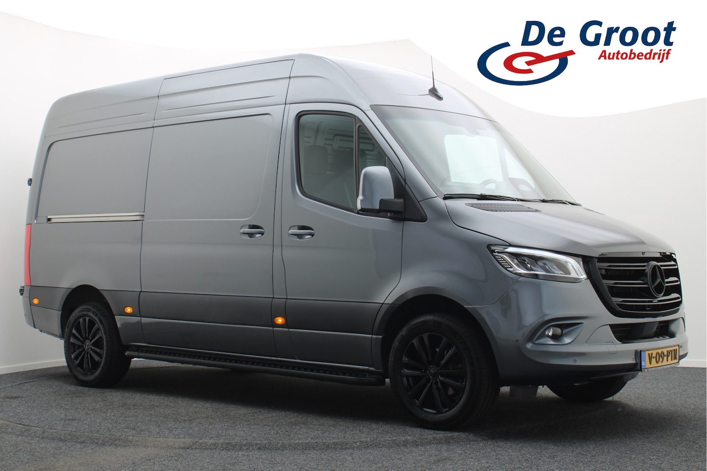 Mercedes-Benz Sprinter - 317 CDI Automaat L2H2 Pro 3-Zits, Airco, Cruise, Camera, Navigatie, Bluetooth, PDC, Trekha - AutoWereld.nl