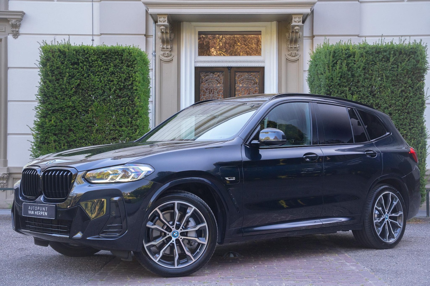 BMW X3 - xDrive30e High Executive TREKHAAK | PANO | LASER | HUD | KEYLESS | LEDER DASHBOARD - AutoWereld.nl