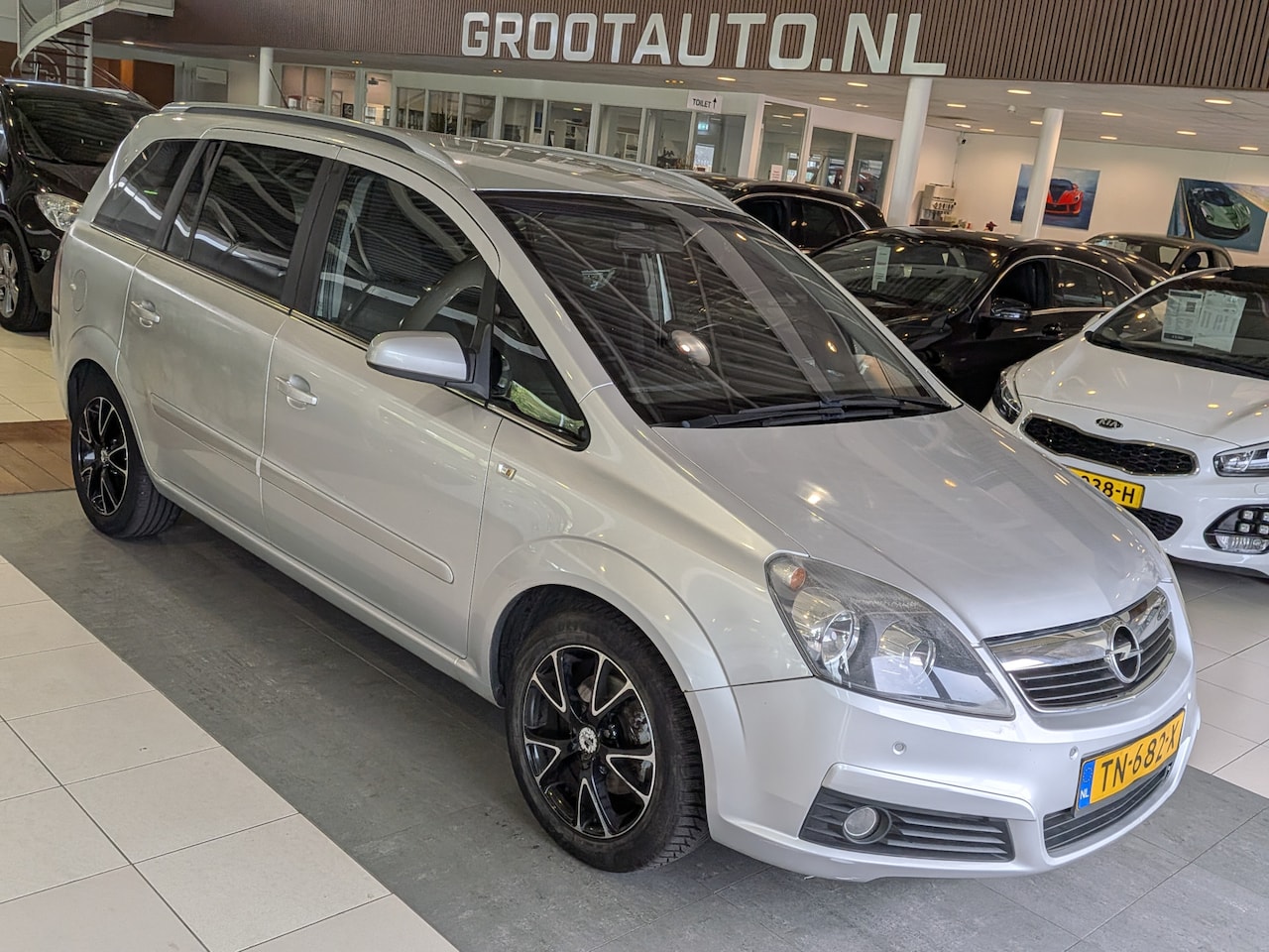 Opel Zafira - 1.8 Essentia Airco, Cruise Control, Trekhaak, Stuurbekrachtiging - AutoWereld.nl