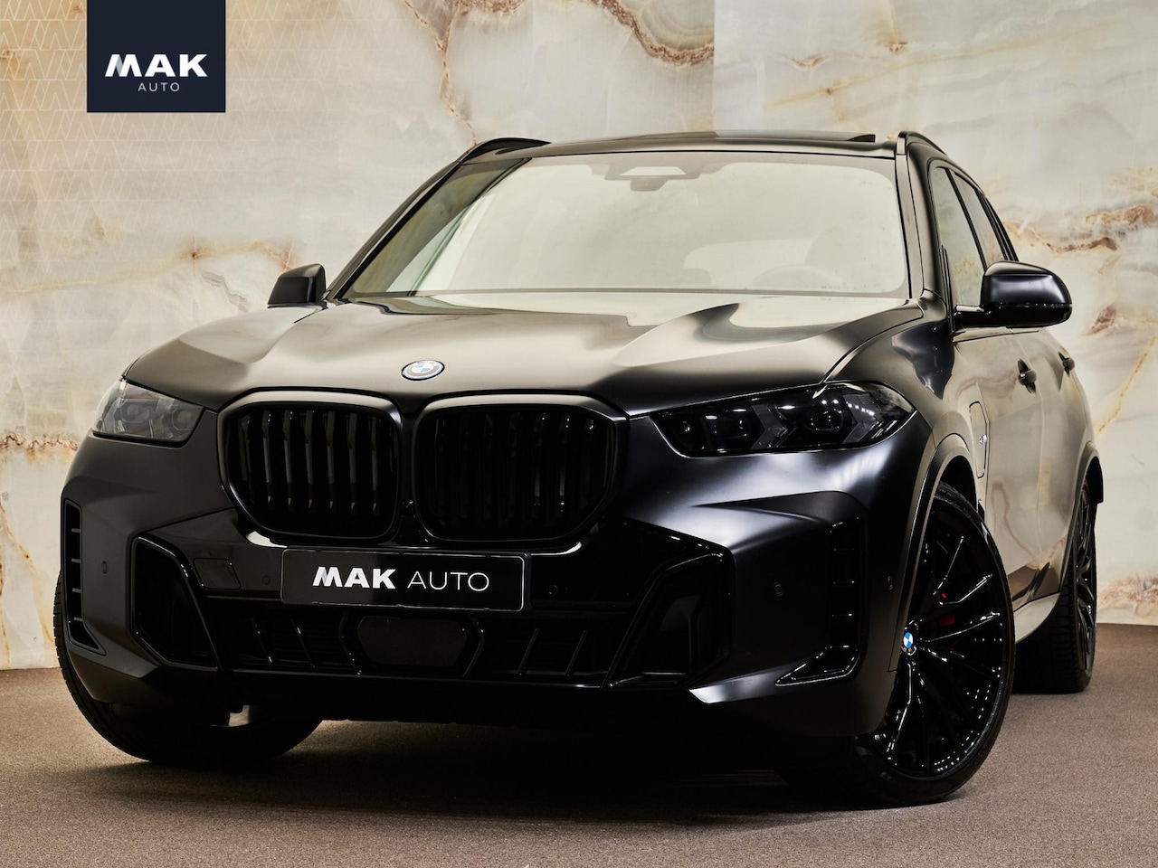 BMW X5 - xDrive50e M Sport Pro , Sonderlackierung, SkyLounge pano, 4W-best., B&W, massage, Luchtv., - AutoWereld.nl