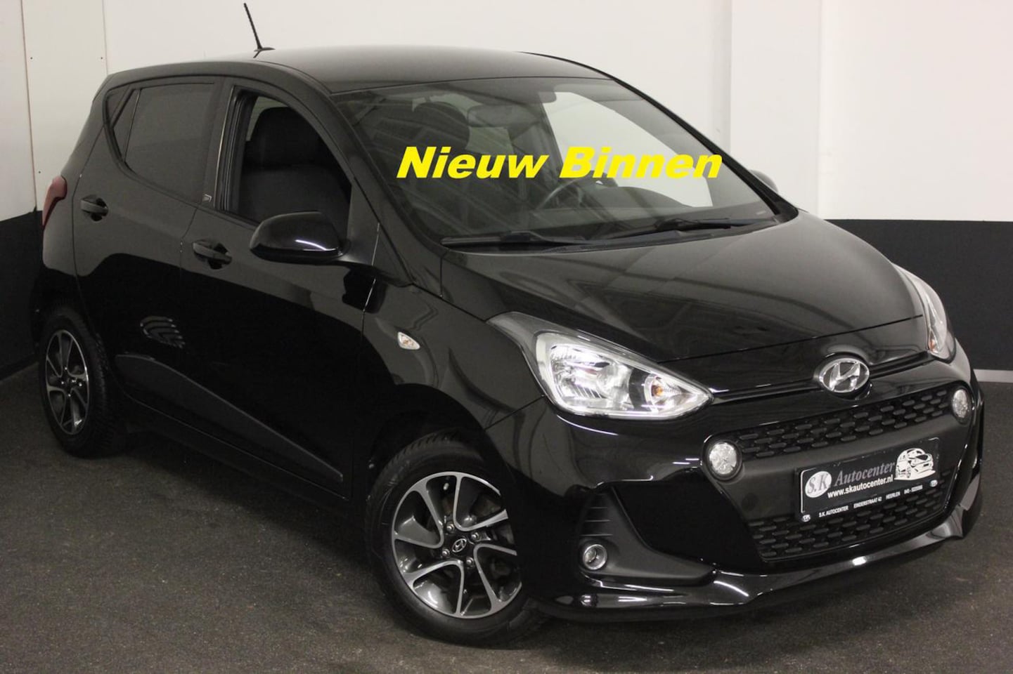 Hyundai i10 - GO BLACK*STOEL+STUURVERWARMING*1E EIGENAAR* - AutoWereld.nl
