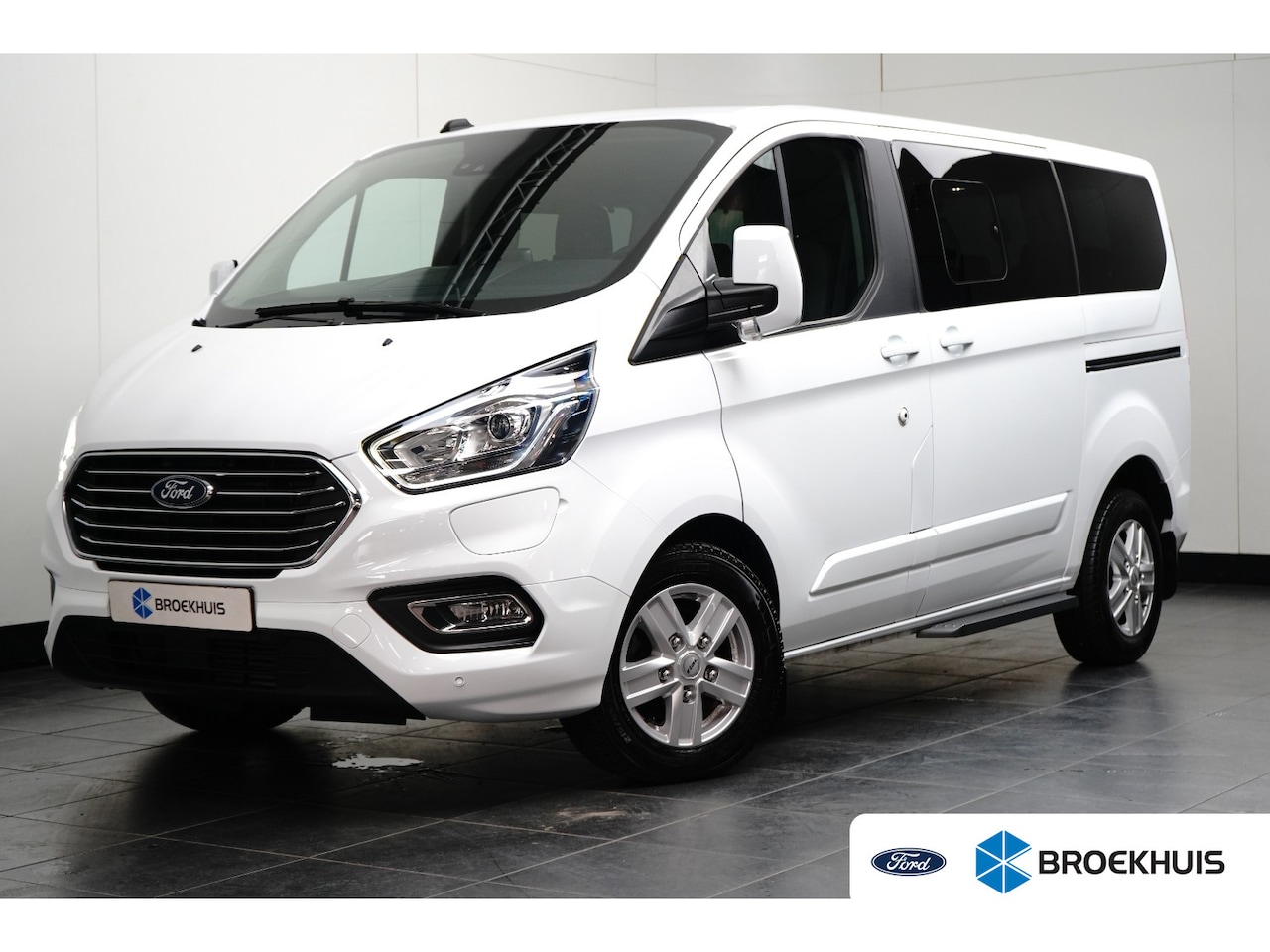 Ford Model T - Custom 320 L1 Tourneo Titanium | 8-persoons | Camera | Stoelverwarming | Cruise Control - AutoWereld.nl