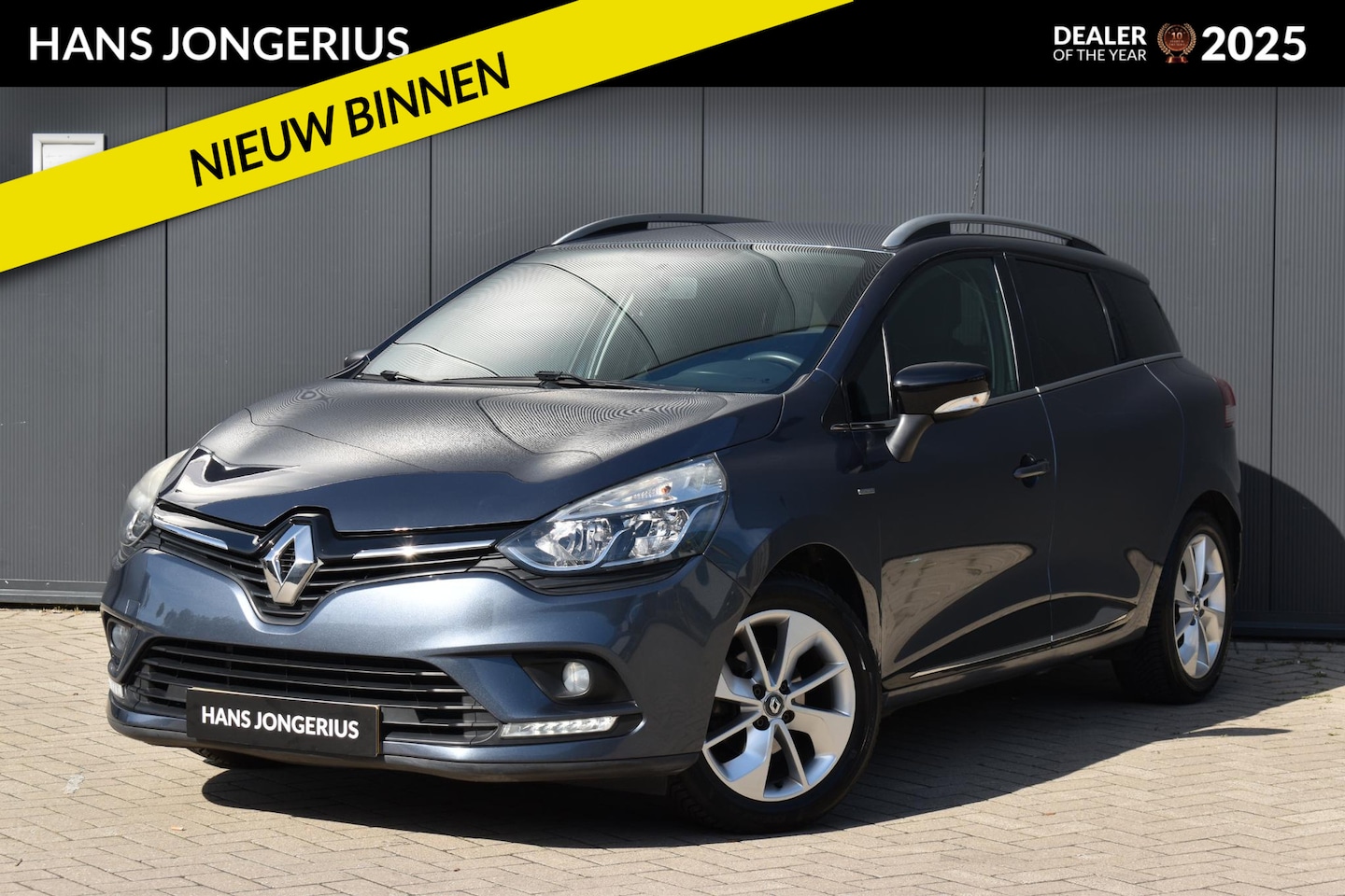 Renault Clio Estate - TCe Limited | 1E EIGENAAR | DEALER ONDERH. | TREKHAAK | NAVI | PARKEER SENSOREN ACHTER | C - AutoWereld.nl