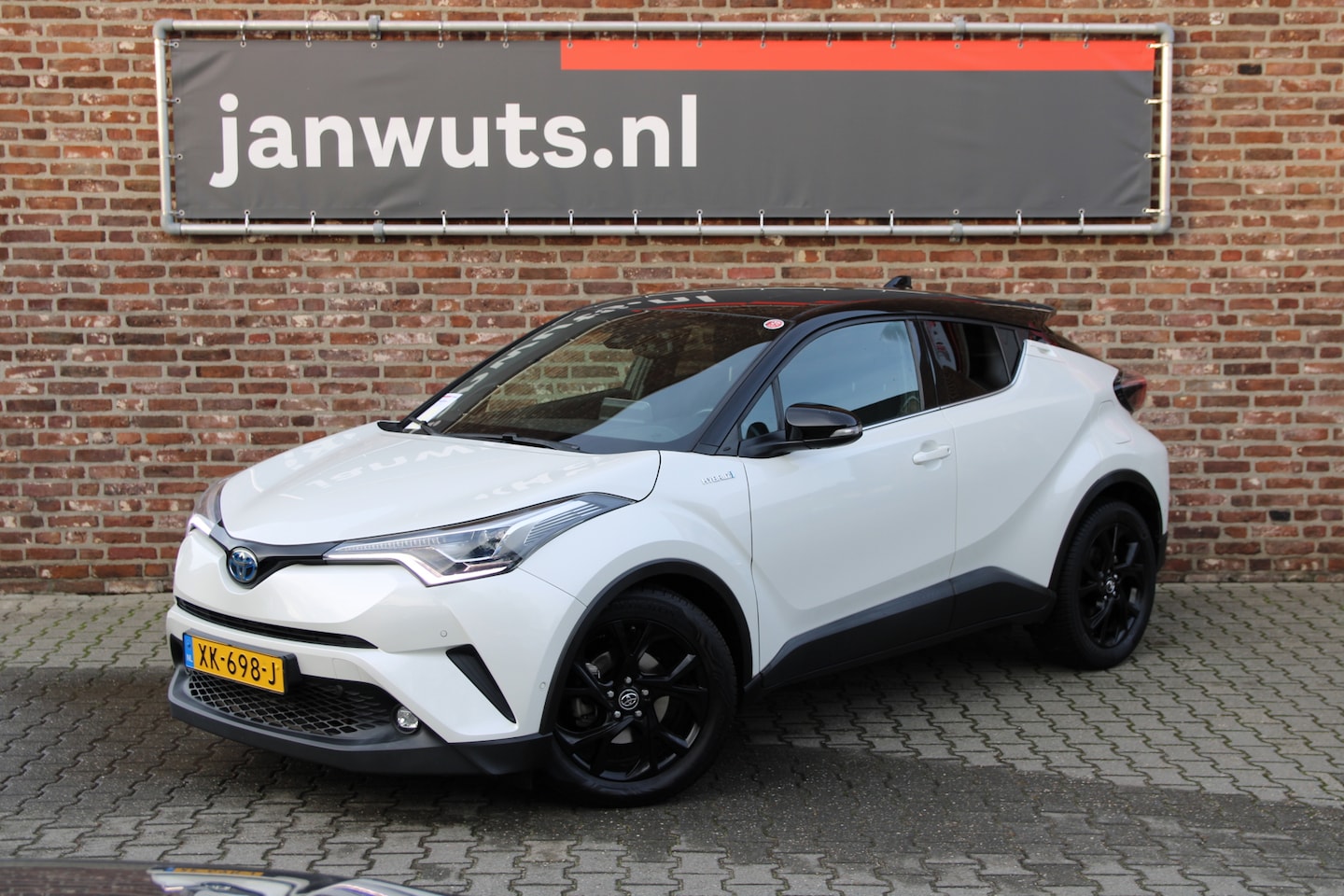 Toyota C-HR - 1.8 Hybrid Bi-Tone Plus 1.8 Hybrid Bi-Tone Plus | BSM | PDC - AutoWereld.nl